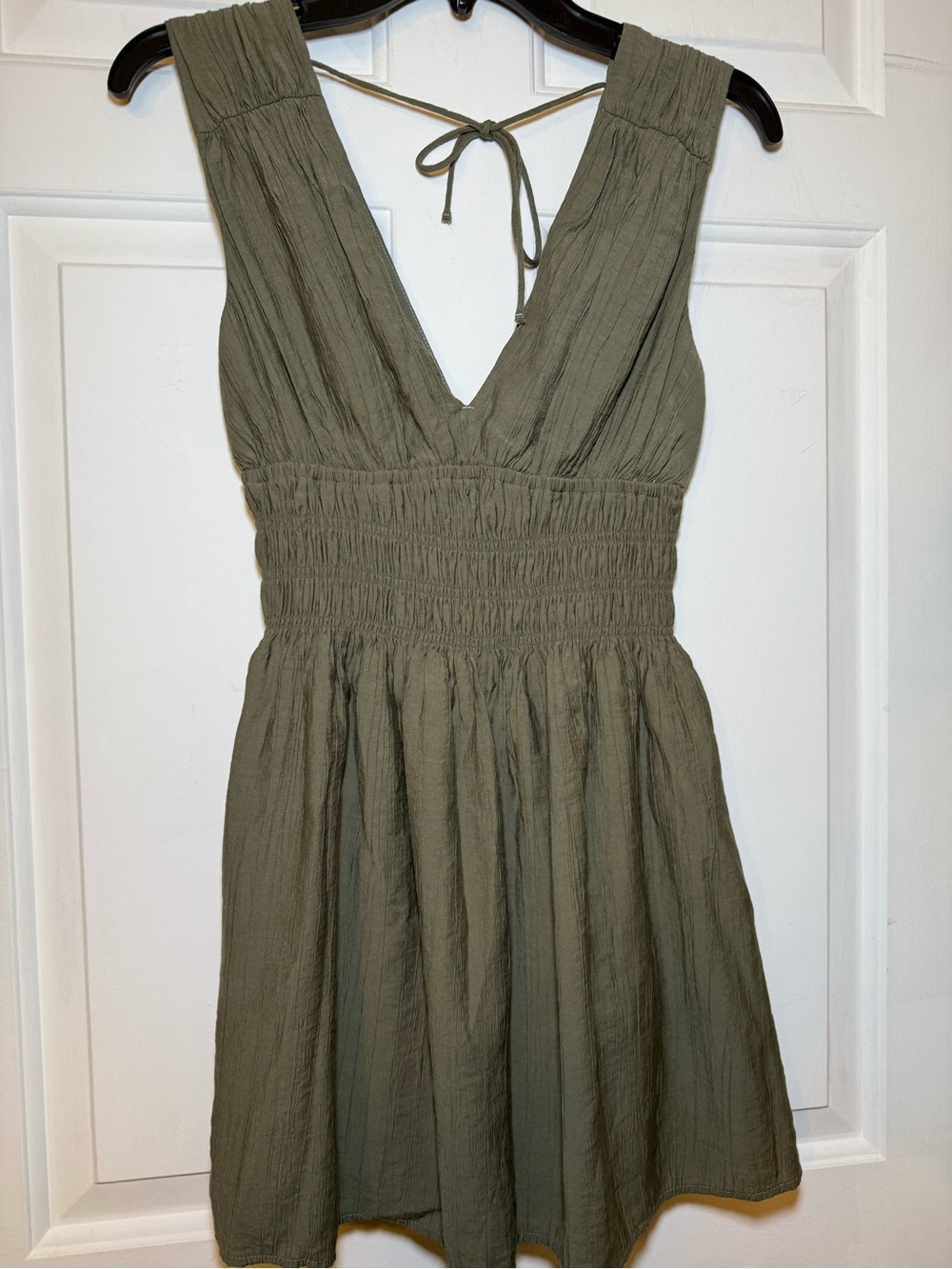 Abercrombie & Fitch Khaki Green Sundress XS Smocked Tie Back Summer Vibes Y2K - Picture 1 of 6